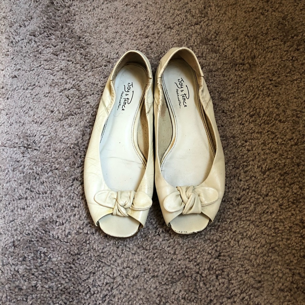Little white flats with bow